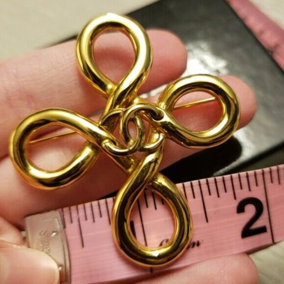 Chanel Vintage Brooch Interlocking CCs cross clover - Picture 5 of 15